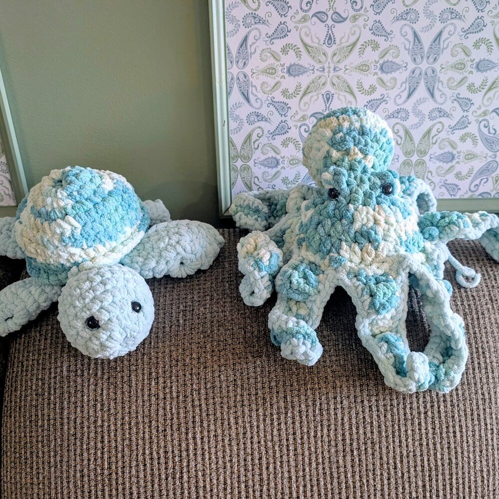 Plushy Turtle - Picture 2 of 3